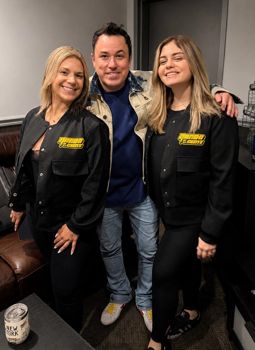 Elisa González y el equipo de US Pro Shows con artistas invitados